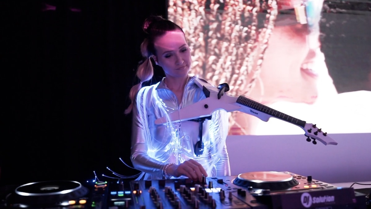 Alfiya Glow, female DJ